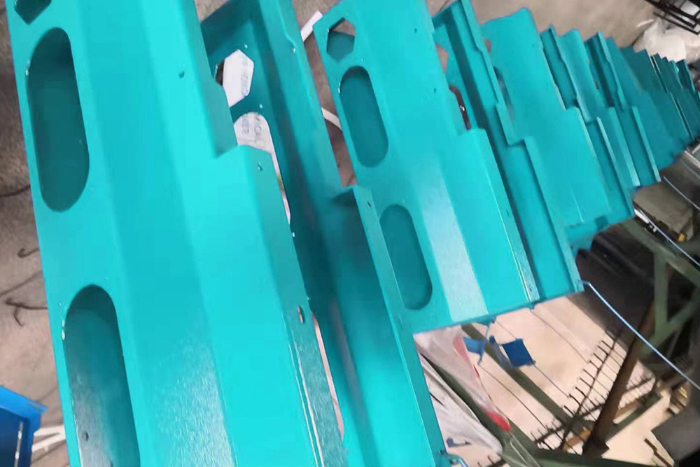 Silent Granulator for soft rubber generated during injection molding-01 (1)