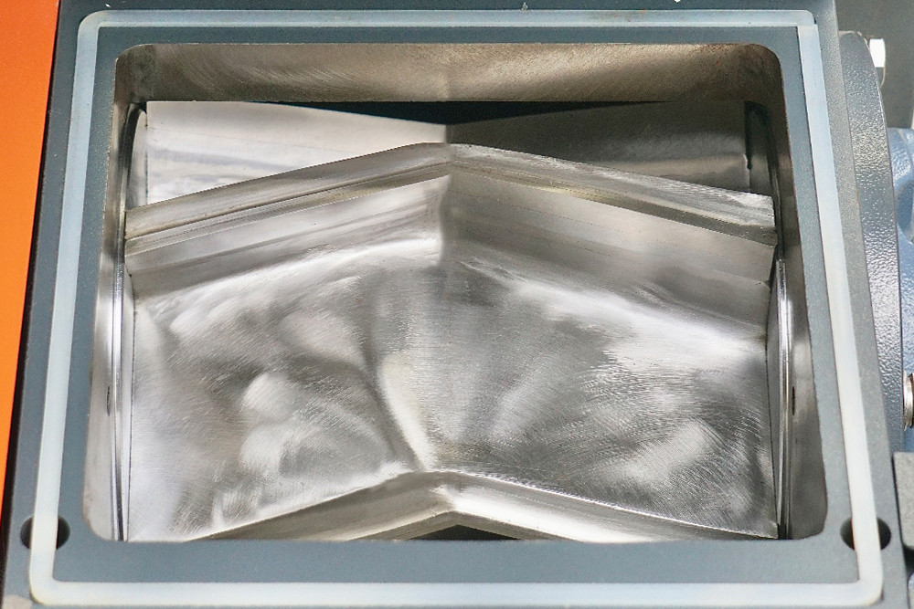 Silent Granulator for soft rubber generated during injection molding-01 (4)